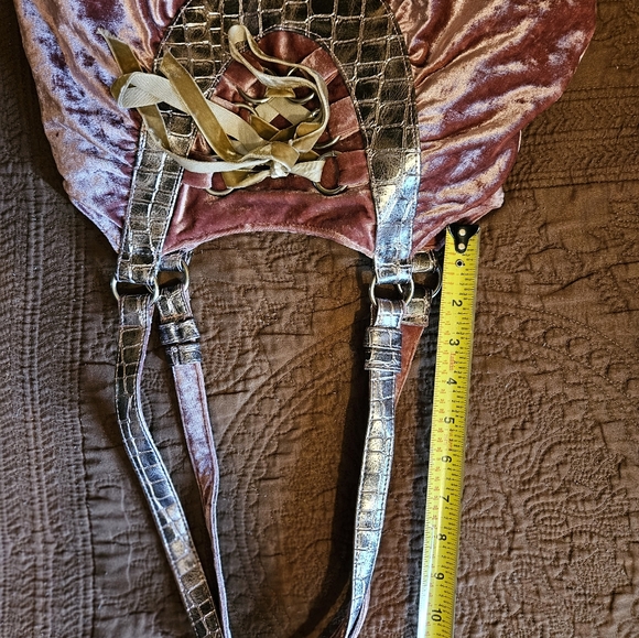 Laila Rowe Crushed Velvet hobo bag with glass case - Picture 11 of 16